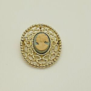 VTG Sarah Coventry Goldtone Blue Cameo Brooch Pendant Filigree Oval Convertible